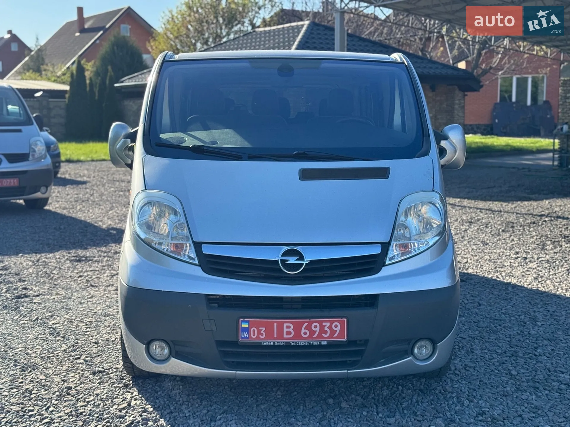 2010 Opel Vivaro - мініатюра 2