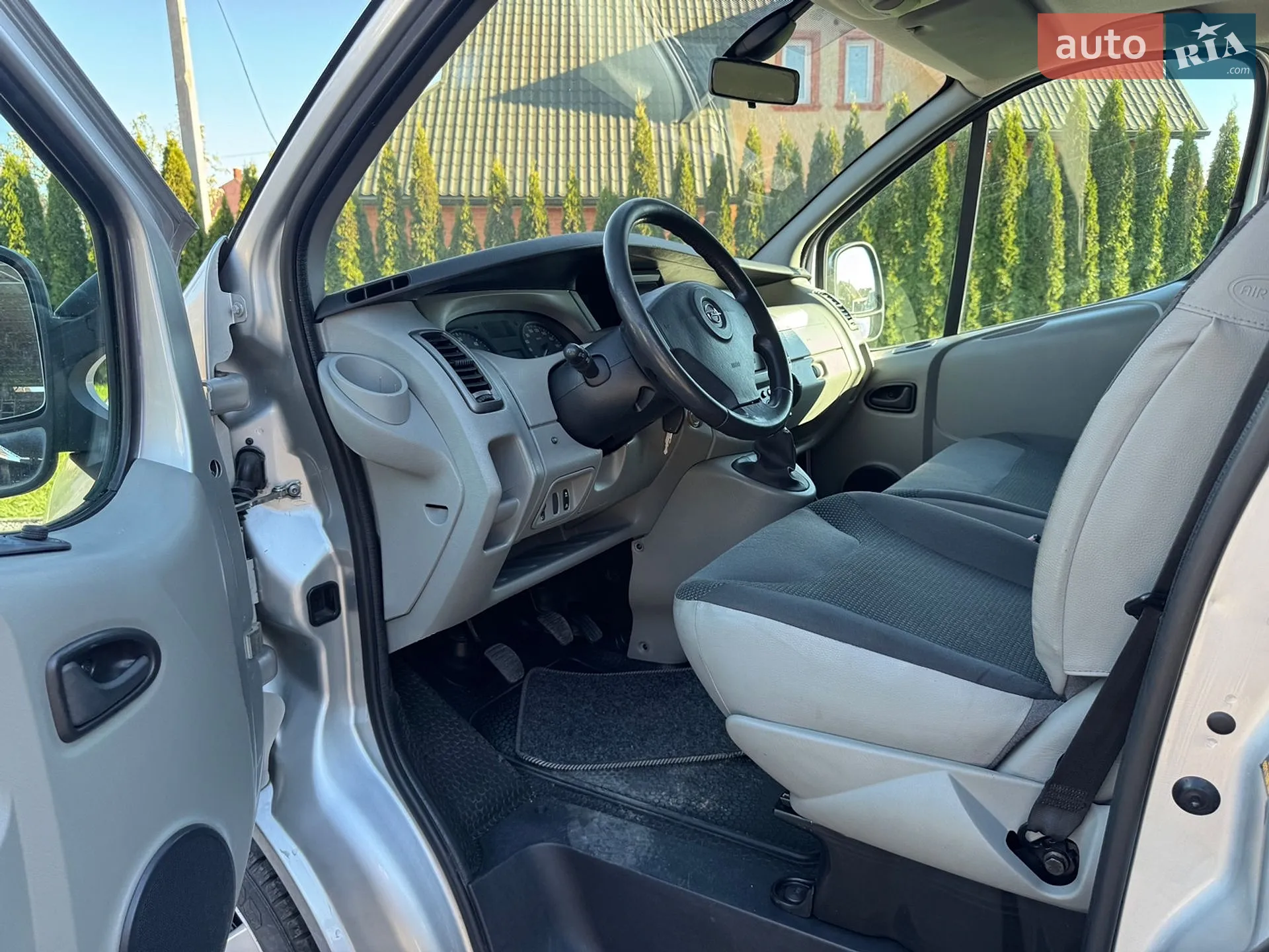 2010 Opel Vivaro - мініатюра 10