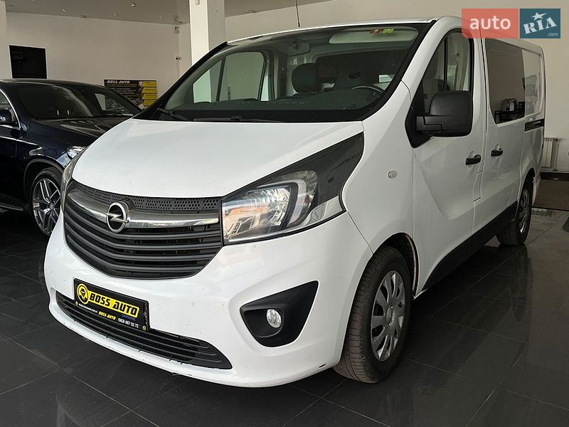 Грузопассажирский фургон Opel Vivaro 2015 в Львове