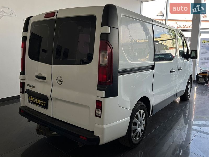 Грузопассажирский фургон Opel Vivaro 2015 в Львове