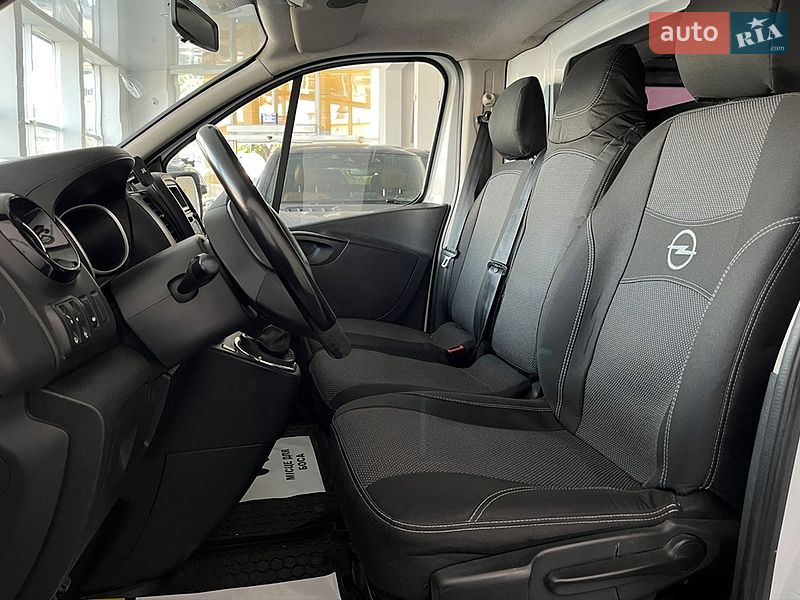 Грузопассажирский фургон Opel Vivaro 2015 в Львове