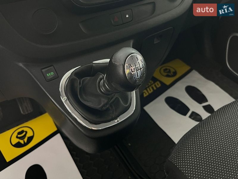 Грузопассажирский фургон Opel Vivaro 2015 в Львове