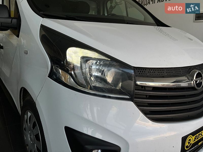 Грузопассажирский фургон Opel Vivaro 2015 в Львове