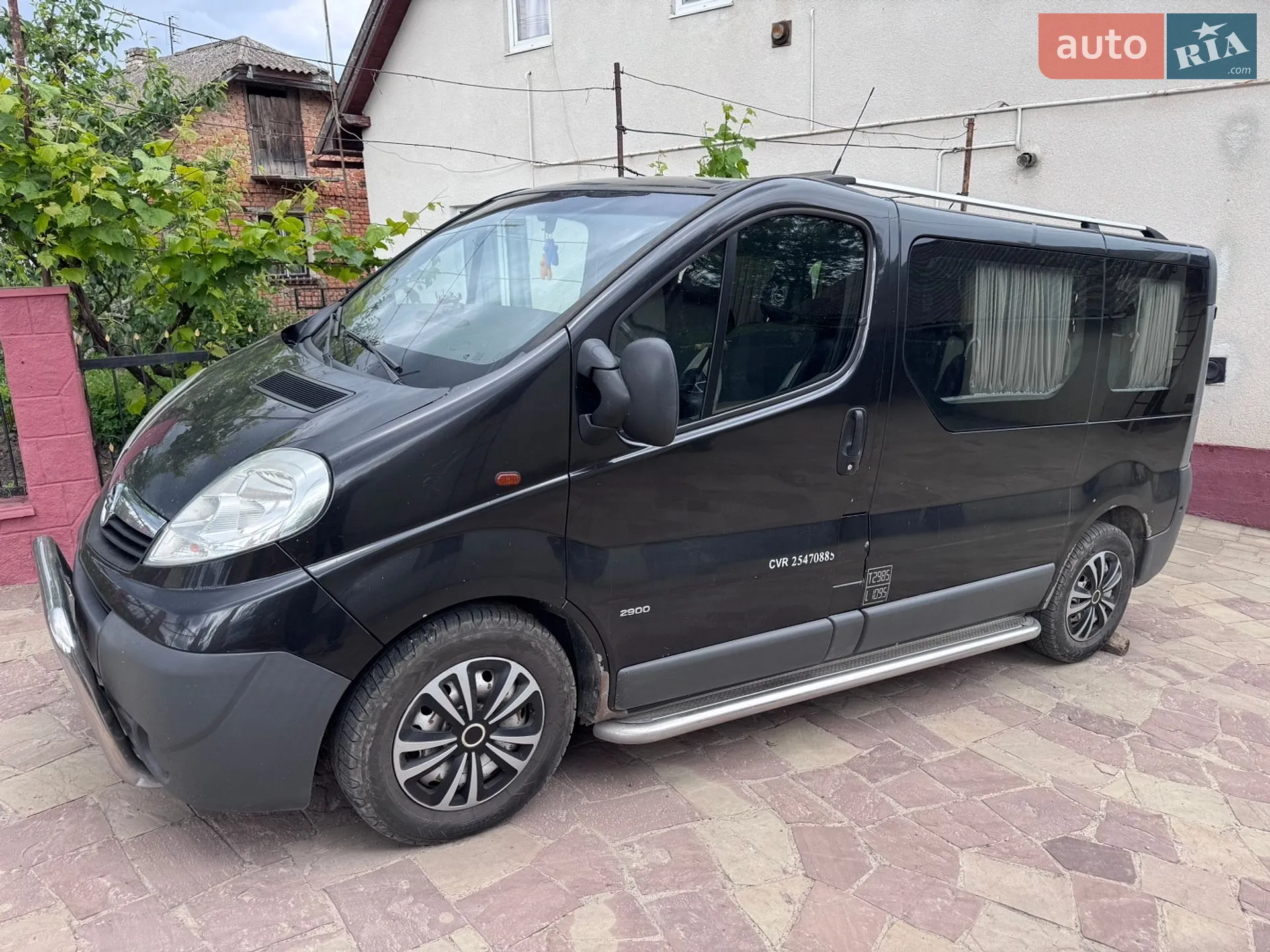 2010 Opel Vivaro - мініатюра 2