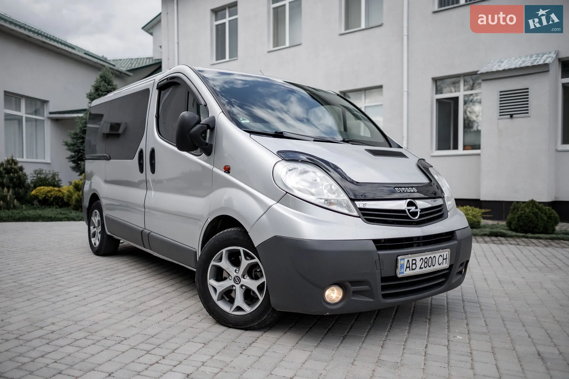 2010 Opel Vivaro - мініатюра 2