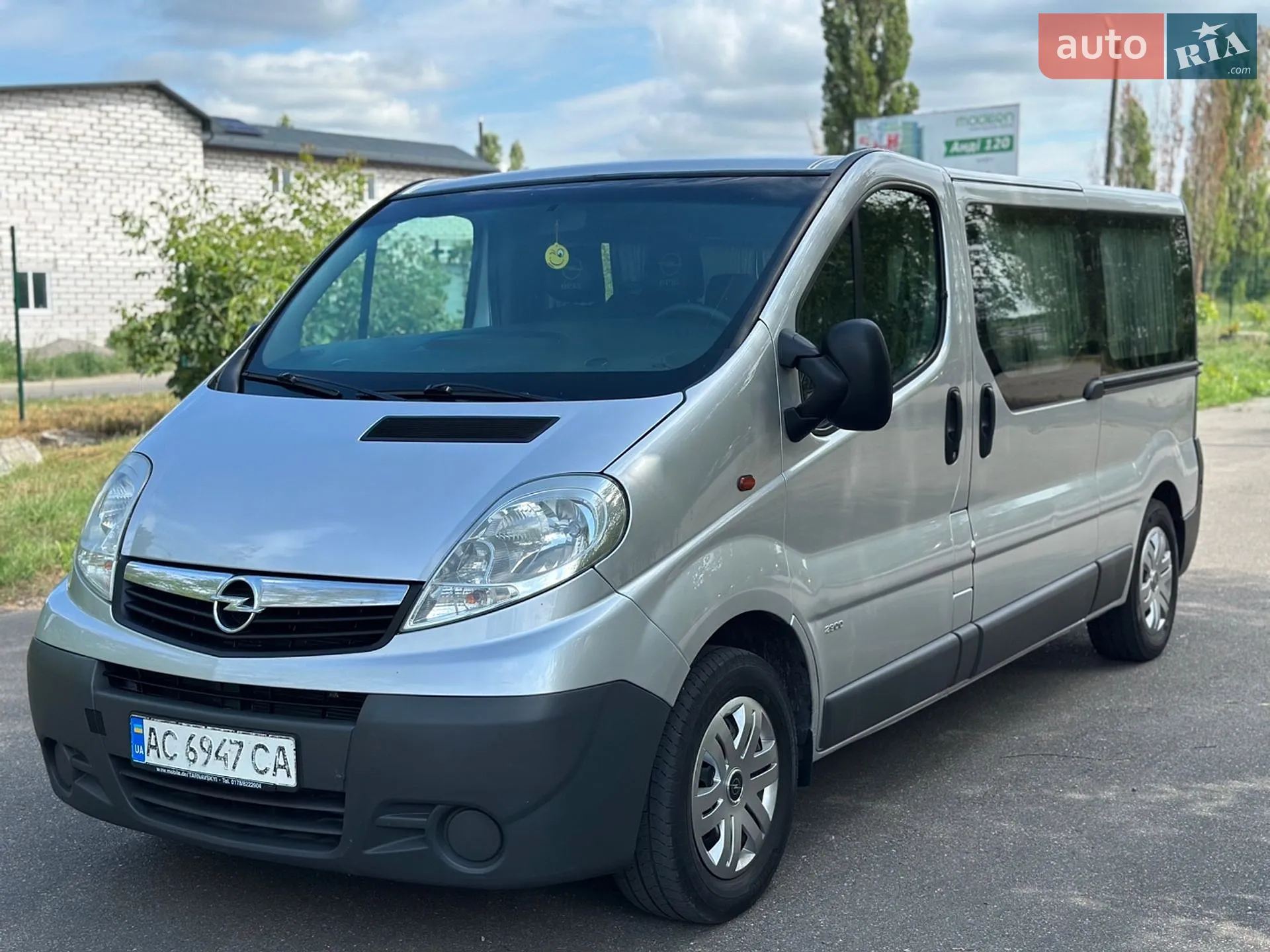 2010 Opel Vivaro - мініатюра 2