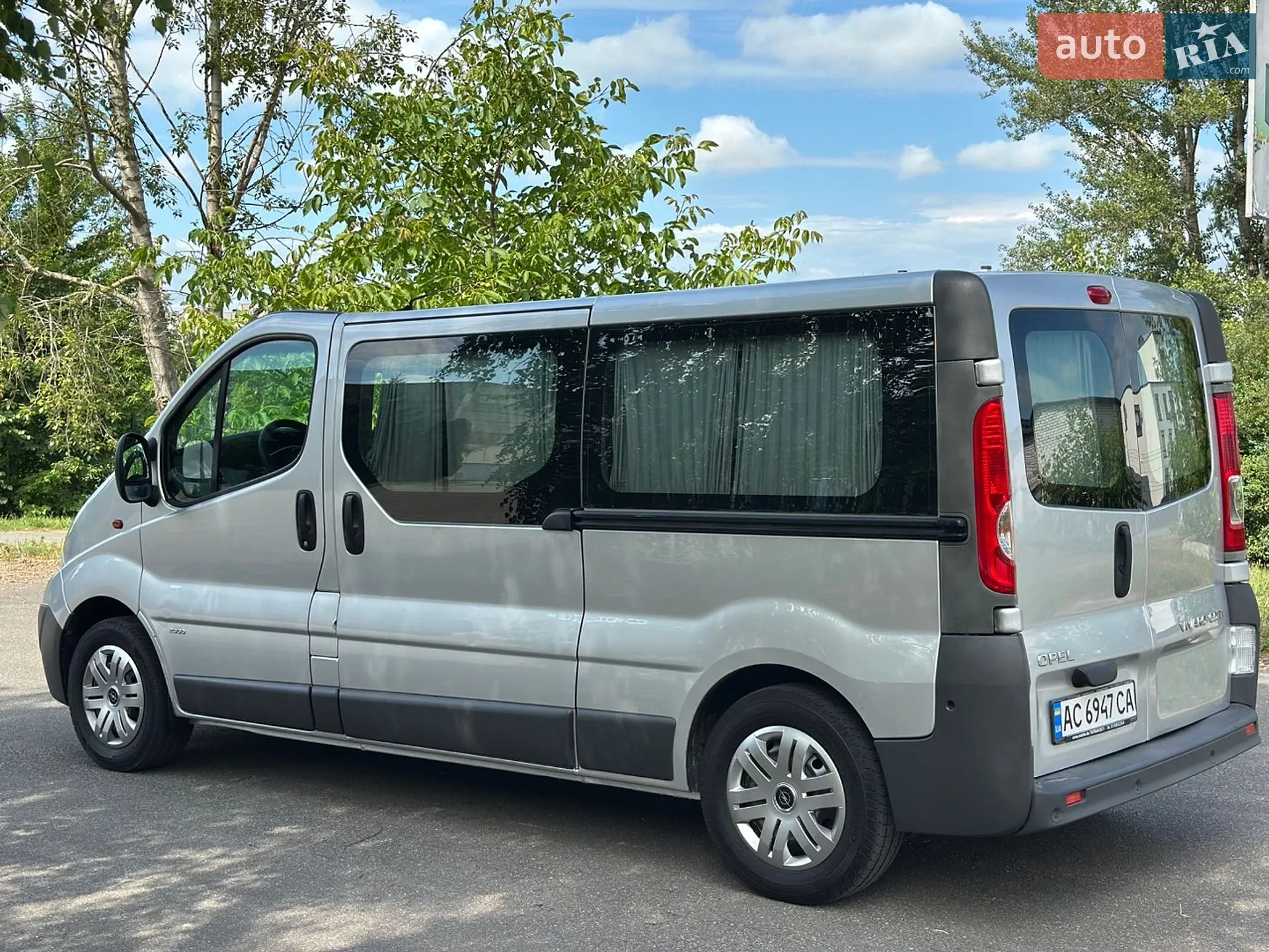 2010 Opel Vivaro - мініатюра 11