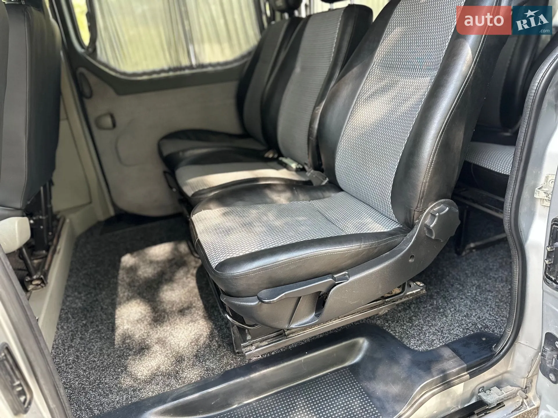 2010 Opel Vivaro - мініатюра 30