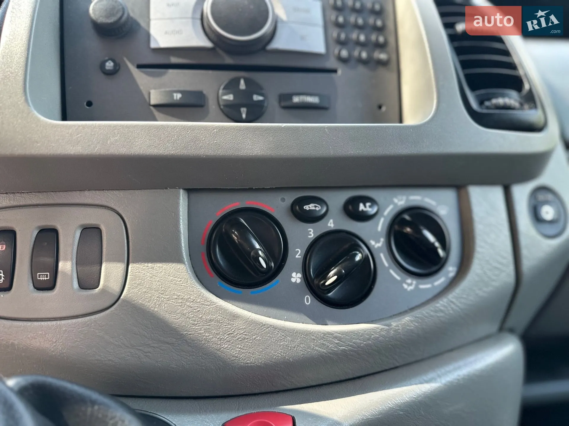 2010 Opel Vivaro - мініатюра 36