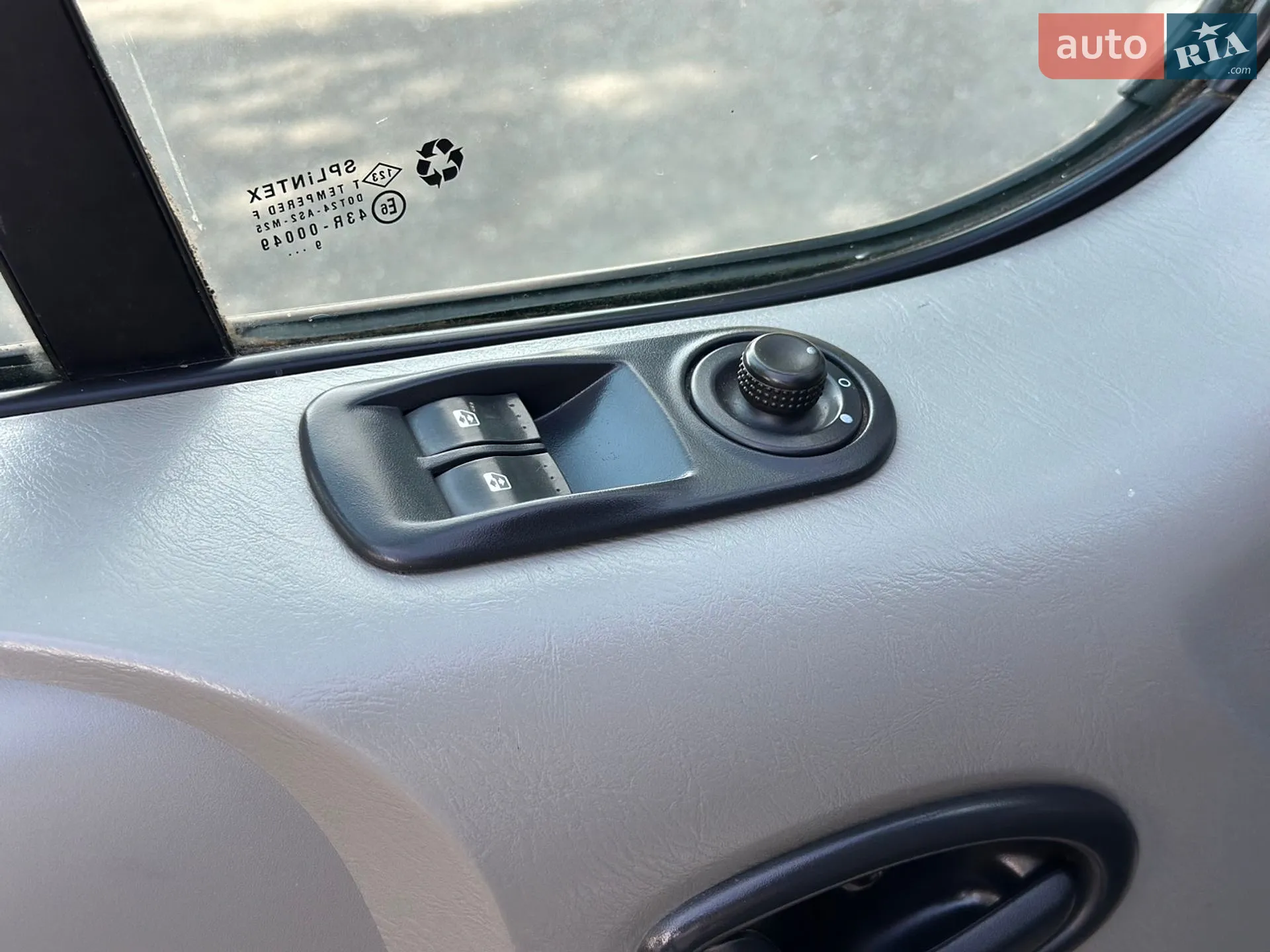 2010 Opel Vivaro - мініатюра 41