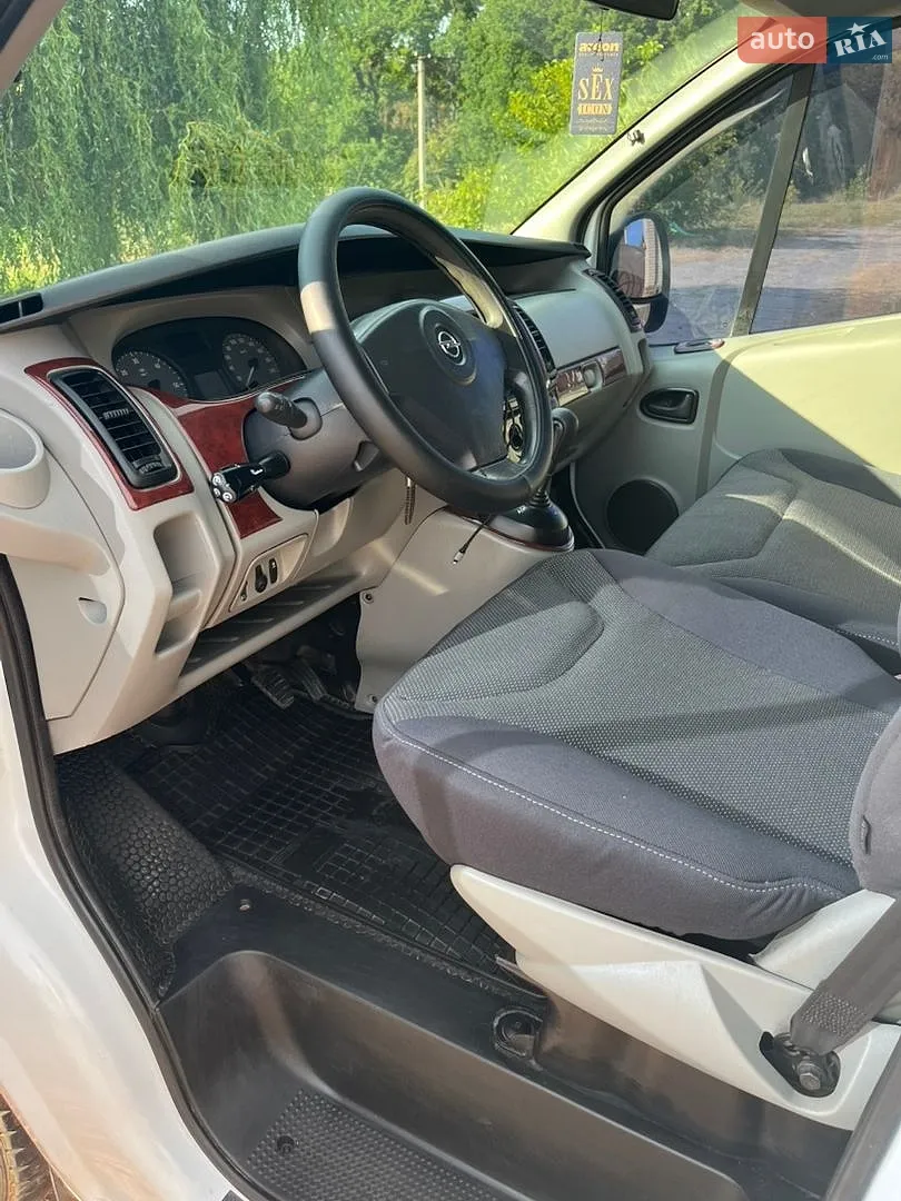 2010 Opel Vivaro - мініатюра 12