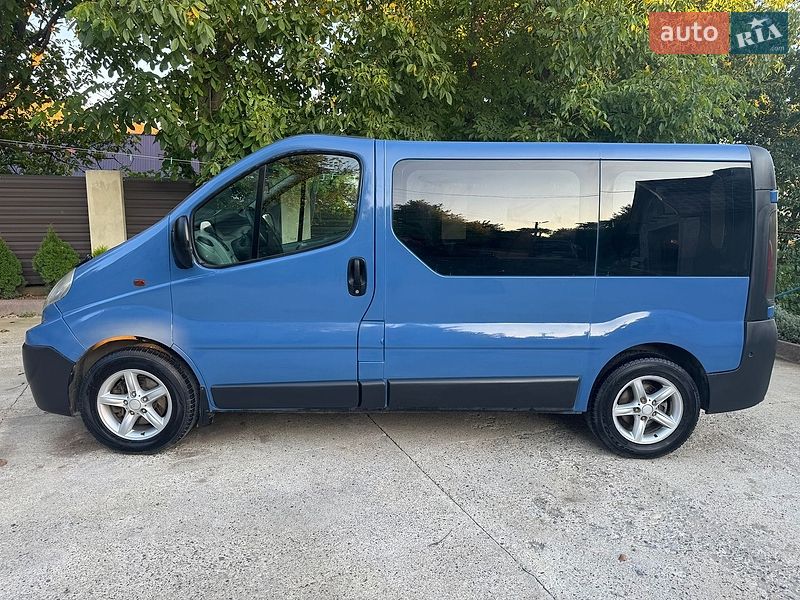 Мінівен Opel Vivaro 2004 в Чернівцях