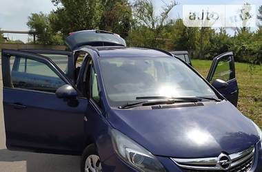 Минивэн Opel Zafira Tourer 2012 в 