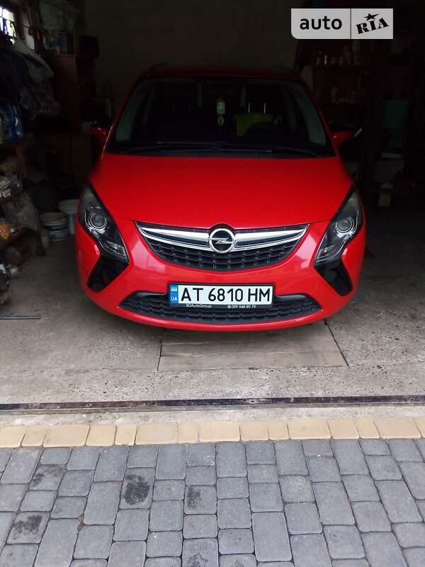 Минивэн Opel Zafira Tourer 2012 в 