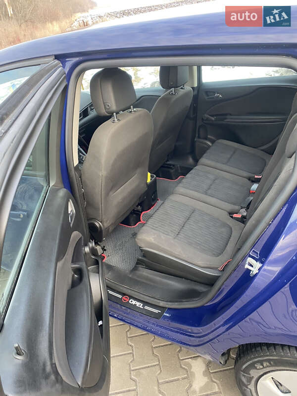 Мінівен Opel Zafira Tourer 2014 в Летичіві