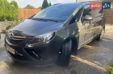 Opel Zafira Tourer 2012