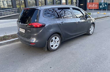 Минивэн Opel Zafira Tourer 2012 в 