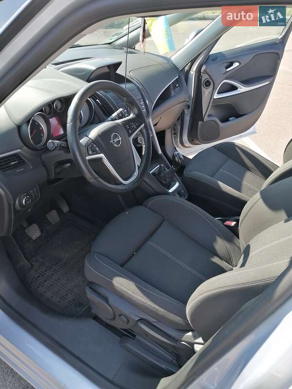 Минивэн Opel Zafira Tourer 2015 в Кривом Роге