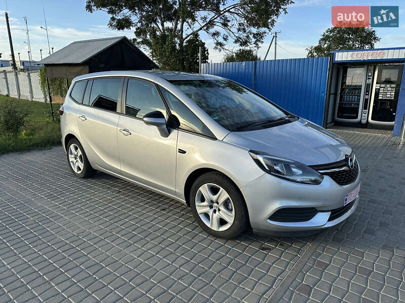 Минивэн Opel Zafira Tourer 2017 в Раздельной