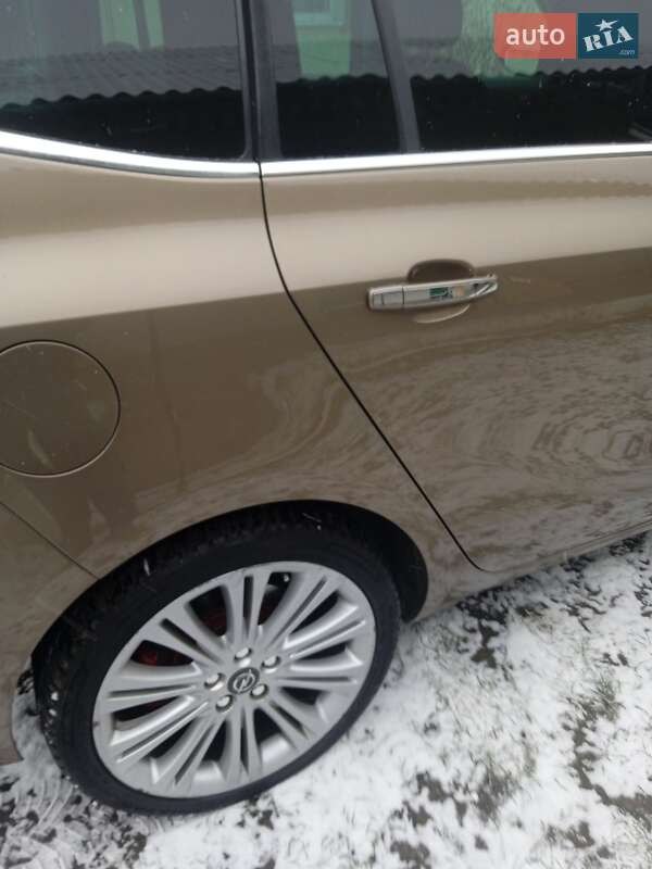 Минивэн Opel Zafira Tourer 2013 в Локачах