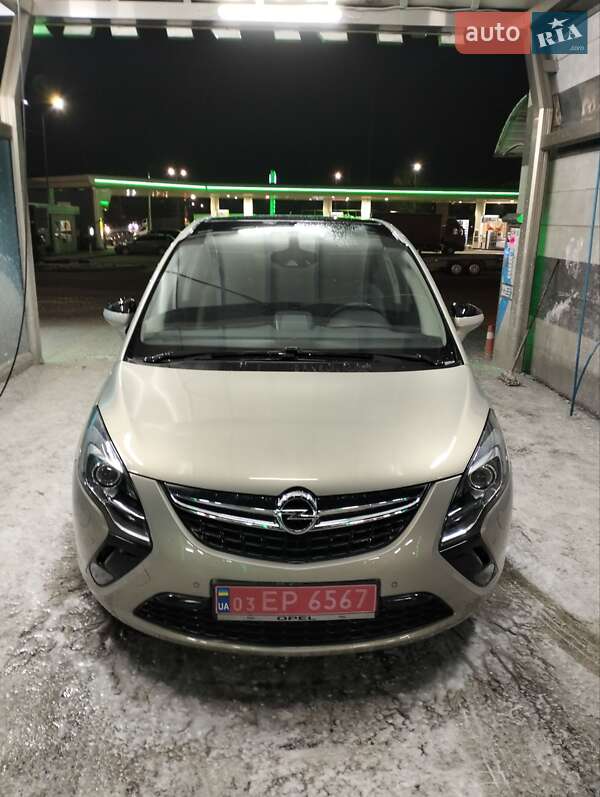 Минивэн Opel Zafira Tourer 2012 в Луцке