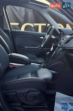 Минивэн Opel Zafira Tourer 2012 в 