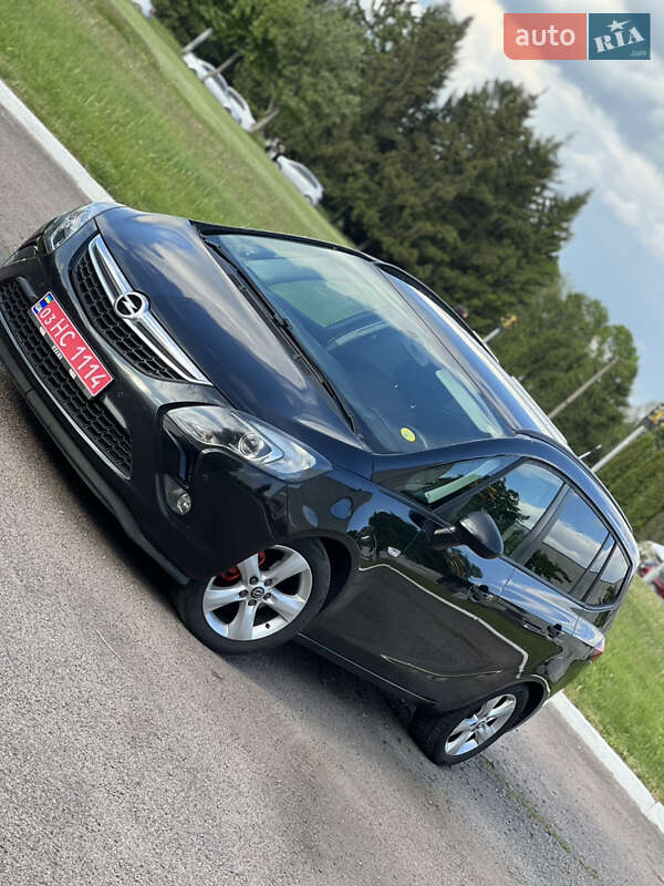 Минивэн Opel Zafira Tourer 2015 в 