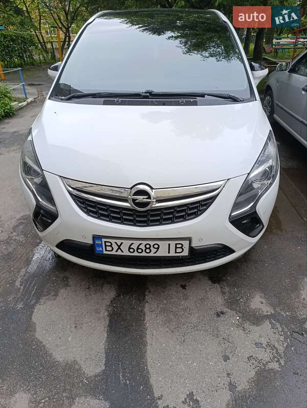 Мінівен Opel Zafira Tourer 2014 в 