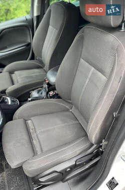 Минивэн Opel Zafira Tourer 2012 в 
