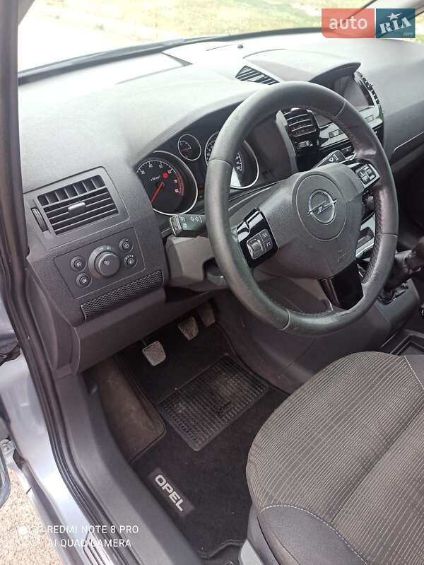 Минивэн Opel Zafira Tourer 2011 в Черкассах