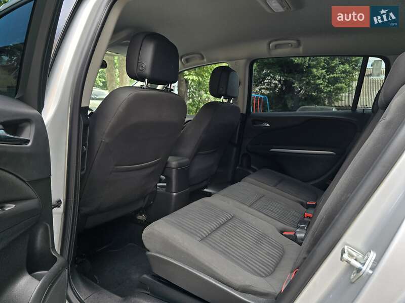 Минивэн Opel Zafira Tourer 2016 в Черновцах