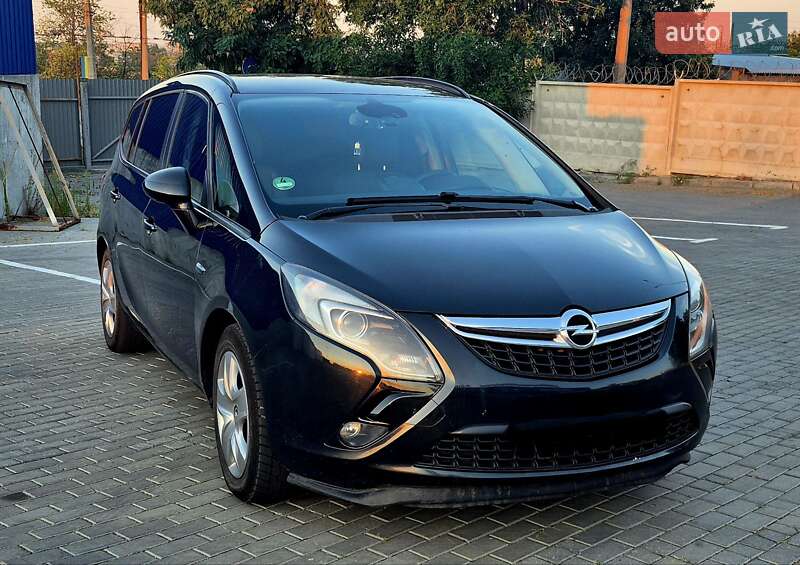 Opel Zafira Tourer 2012