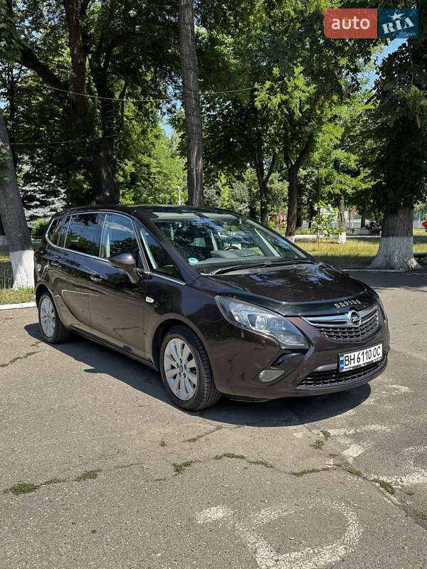 Opel Zafira Tourer 2012