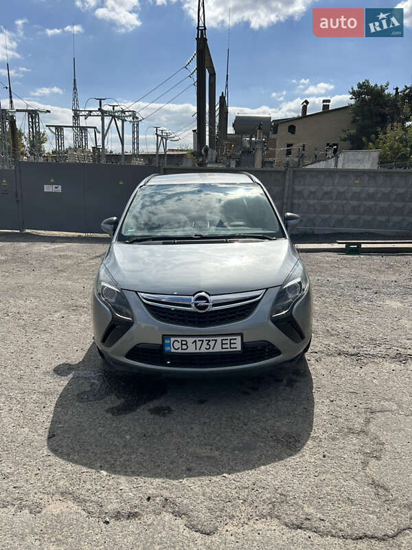 Opel Zafira Tourer 2013