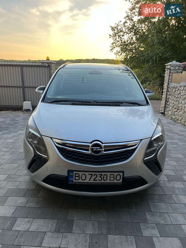 Opel Zafira Tourer 2013