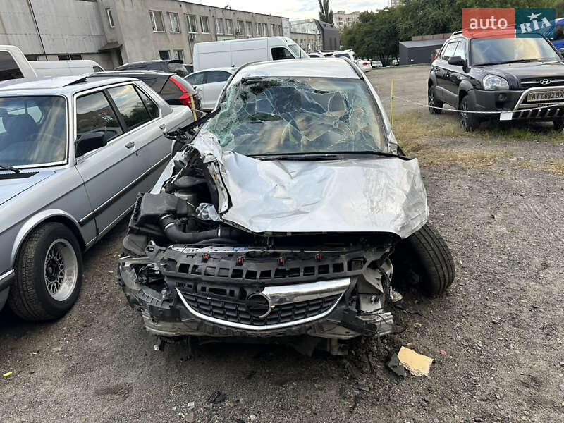 Минивэн Opel Zafira Tourer 2011 в Киеве
