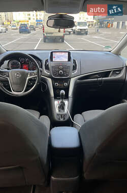 Минивэн Opel Zafira Tourer 2012 в 