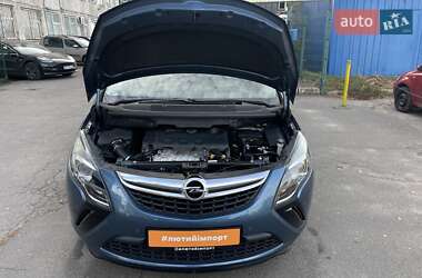 Минивэн Opel Zafira Tourer 2012 в 