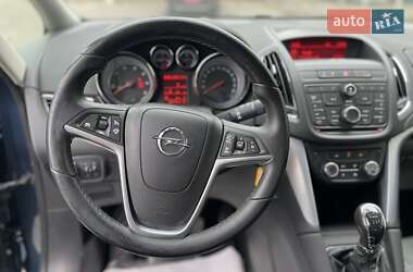 Минивэн Opel Zafira Tourer 2012 в 