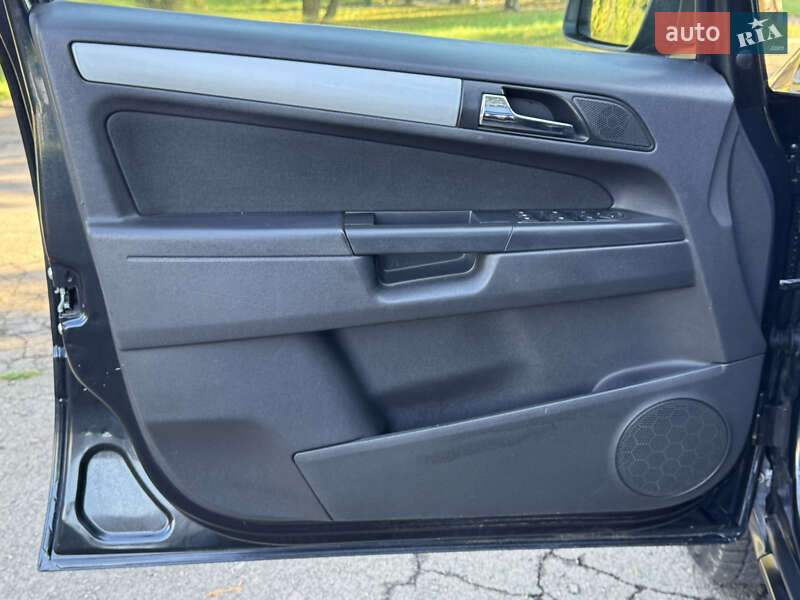 Минивэн Opel Zafira Tourer 2013 в Ровно