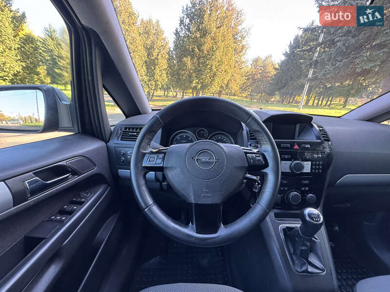 Минивэн Opel Zafira Tourer 2013 в Ровно