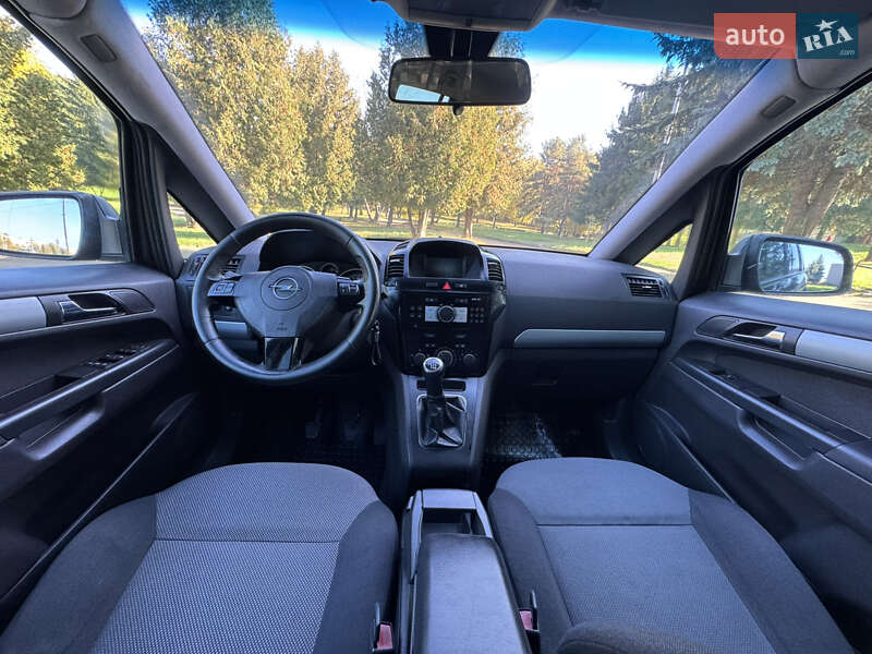 Минивэн Opel Zafira Tourer 2013 в Ровно