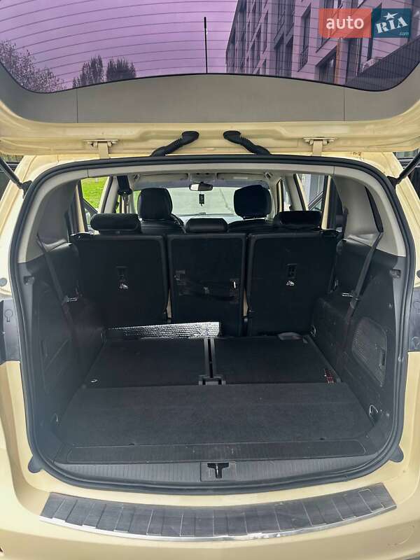 Минивэн Opel Zafira Tourer 2012 в Новояворовске