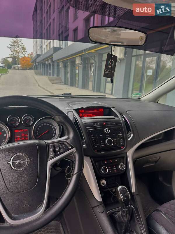 Минивэн Opel Zafira Tourer 2012 в Новояворовске