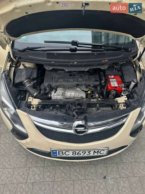 Минивэн Opel Zafira Tourer 2012 в Новояворовске
