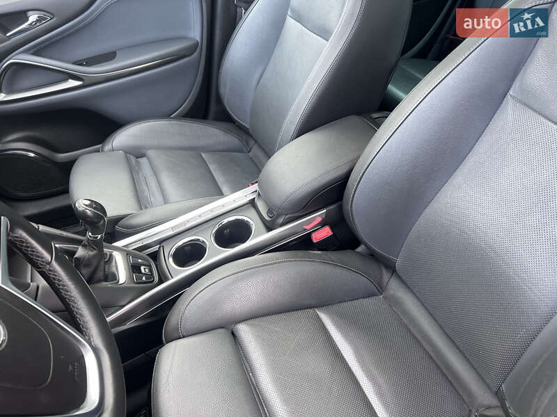 Минивэн Opel Zafira Tourer 2012 в Нововолынске