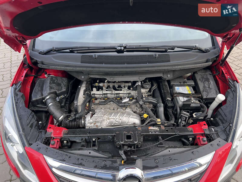 Минивэн Opel Zafira Tourer 2012 в Нововолынске