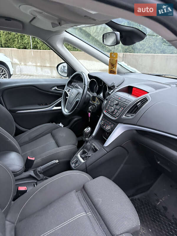 Минивэн Opel Zafira Tourer 2012 в Ровно