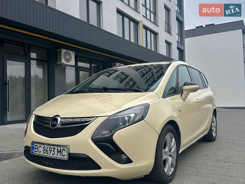 Минивэн Opel Zafira Tourer 2012 в Новояворовске