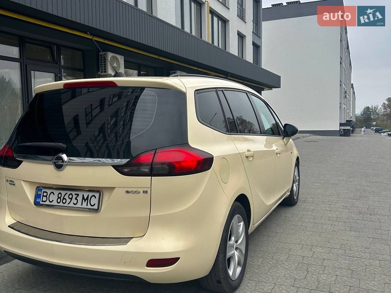 Минивэн Opel Zafira Tourer 2012 в Новояворовске